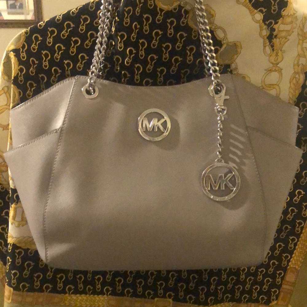 GORGEOUS ❤️ MICHAEL KORS GRAY LEATHER BAG!!!